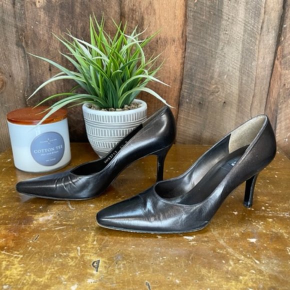 Stuart Weitzman Pewter Leather Pump - Size 6 1/2 - Picture 3 of 9